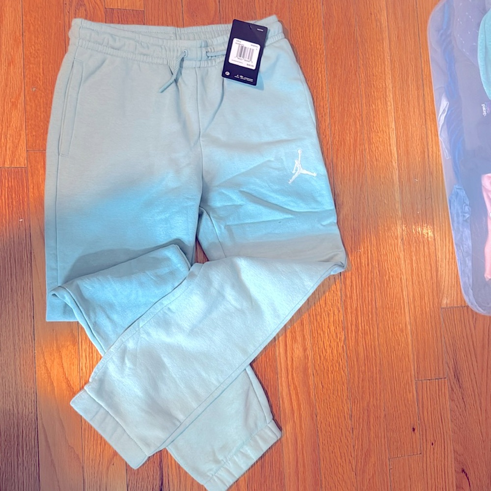 NWT Girls Jordan Jogger Sweatpants Size L Color: Mineral